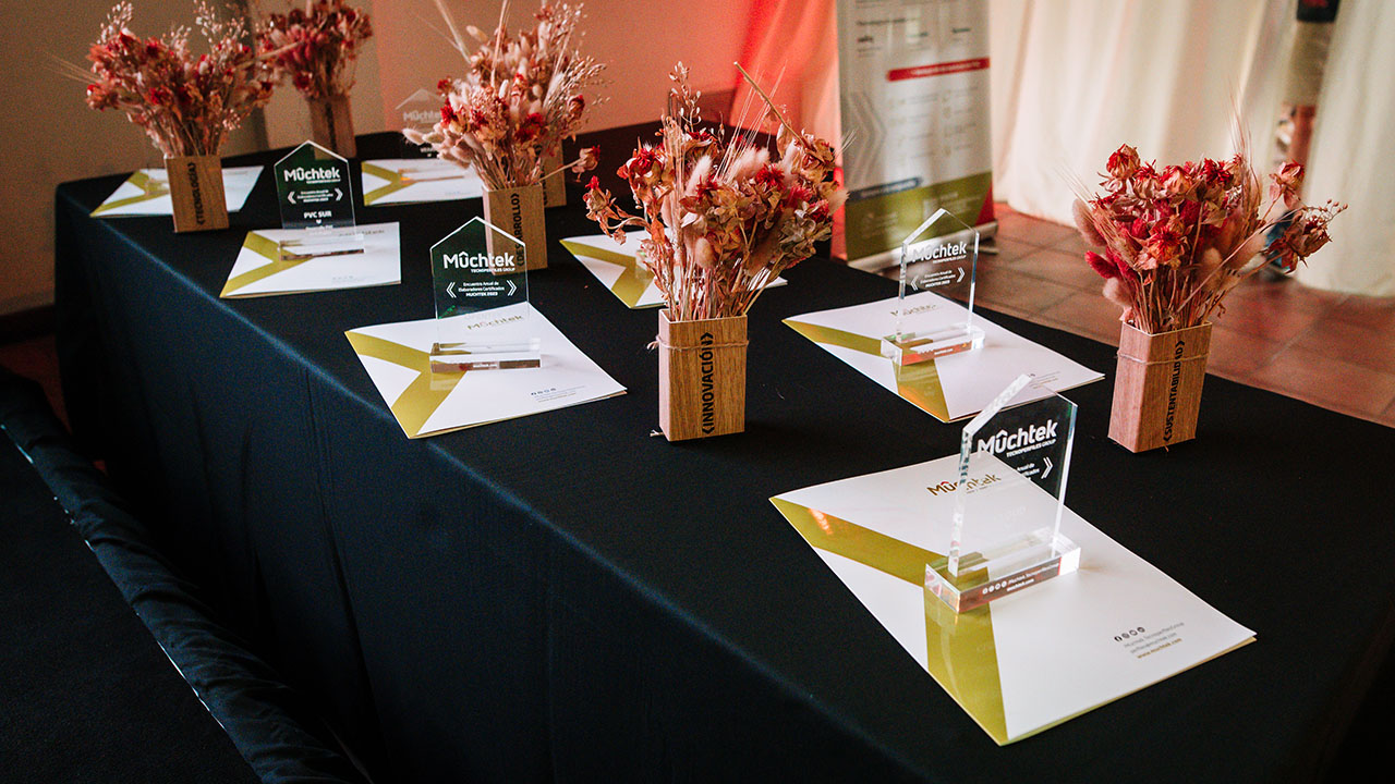 Reconocimientos a los Elaboradores en XIX Encuentro Anual de MUCHTEK