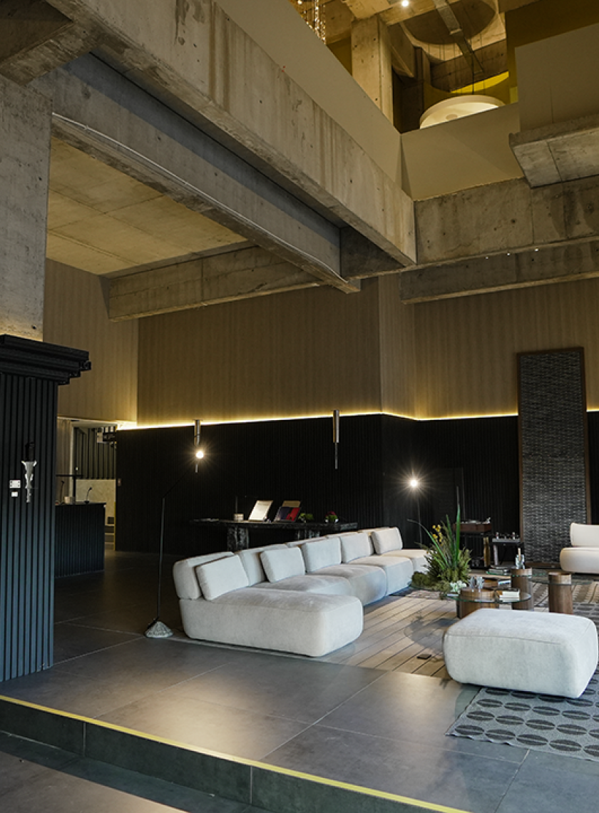 Lobby de Hotel MUCHTEK en Casa FOA: Un espacio exclusivo donde el PVC redefine el maximalismo urbano